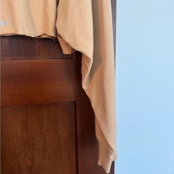 Alo yoga double take women's pullover size medium tan gently worn - Picture 7 of 10